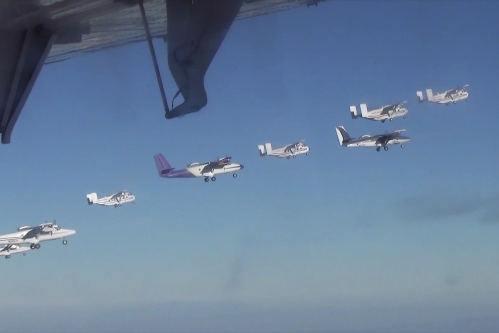 World Record 10 planes flying in formation